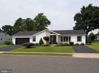 521 Parkway Dr, Fairless Hills, PA 19030