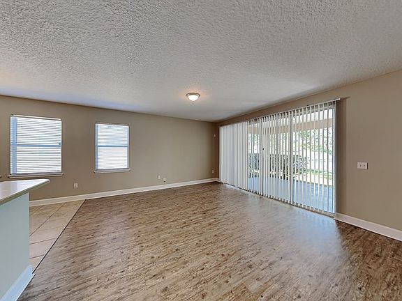 3rd image of 701 Spruce Pine Ln