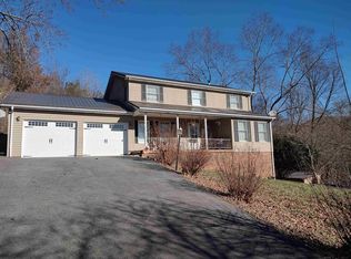 106 Summit Dr, Rich Creek, VA 24147