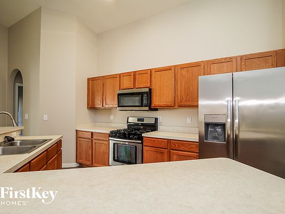 5th image of 420 Ashley Pl