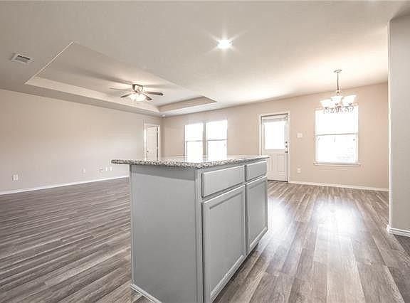4th image of 1424 Nicholas Ln