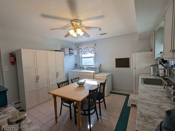 4th image of 207 Park Ave