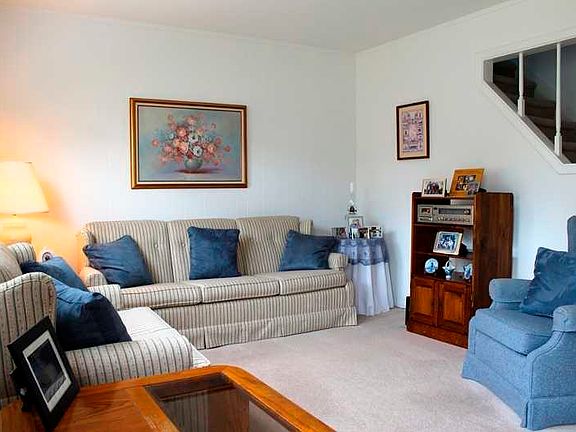 3rd image of 163 Garden Dr