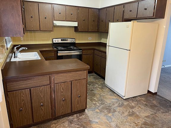 2nd image of 17614 Rosewood Dr #3B