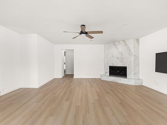 4th image of 1507 Karen Ave