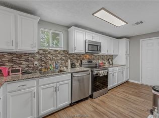 909 Hall St, Bryan, TX 77803