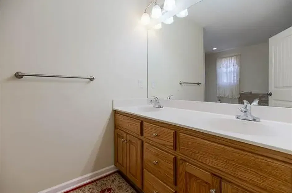 4 bed, 1692 sqft, $2,350 — Photo 4