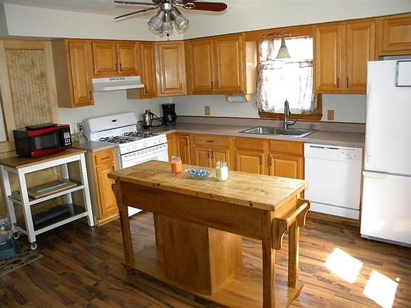 5th image of 10 Hemlock Dr