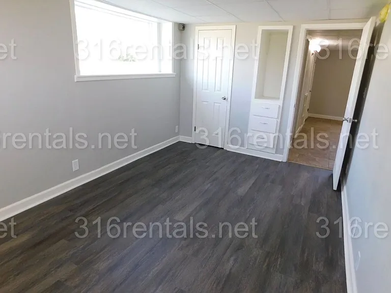 Broadview Apartments — Photo 6