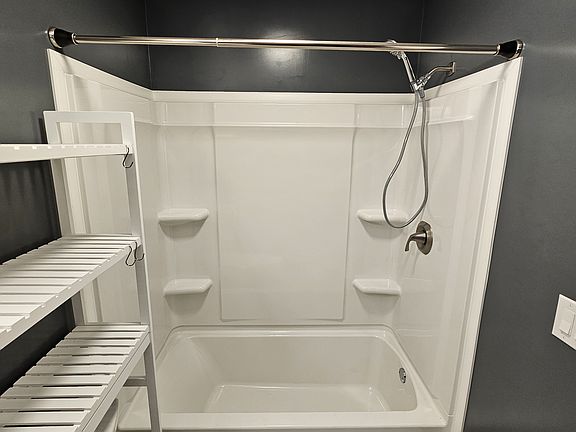 5th image of 2084 W 24th St