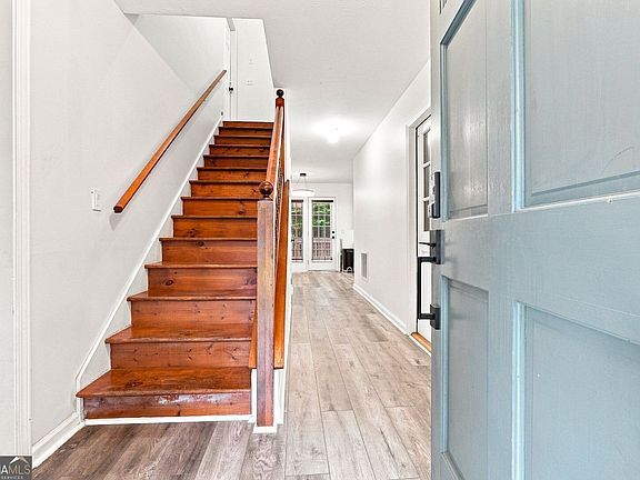 4th image of 921 Appian Way