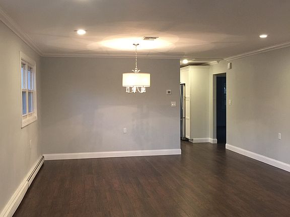 3rd image of 982 Jamaica Blvd