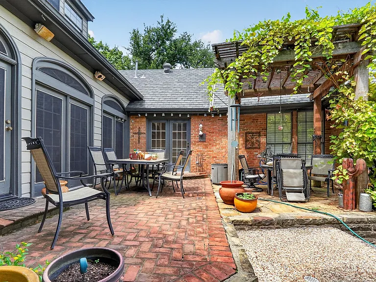 2335 Highlands Creek Rd — Photo 36