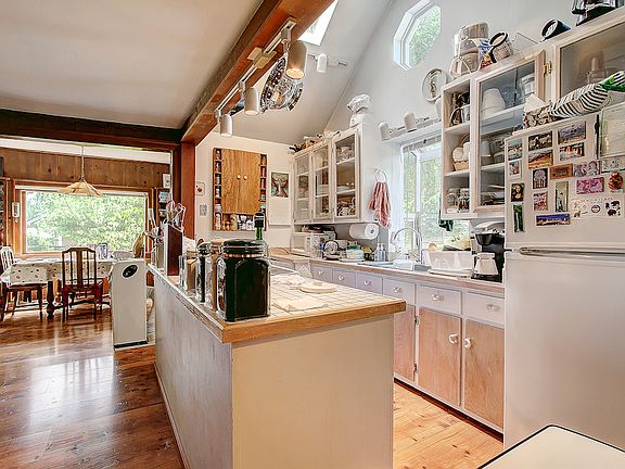 4th image of 16528 37th Ave NE