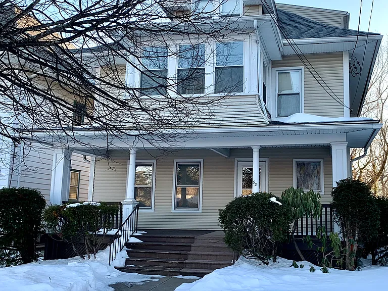 52 Goffe Ter — Photo 1