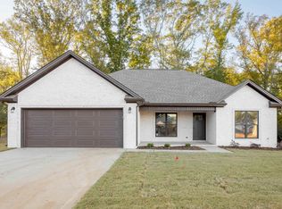 15 Sadie Ln, Tuscumbia, AL 35674