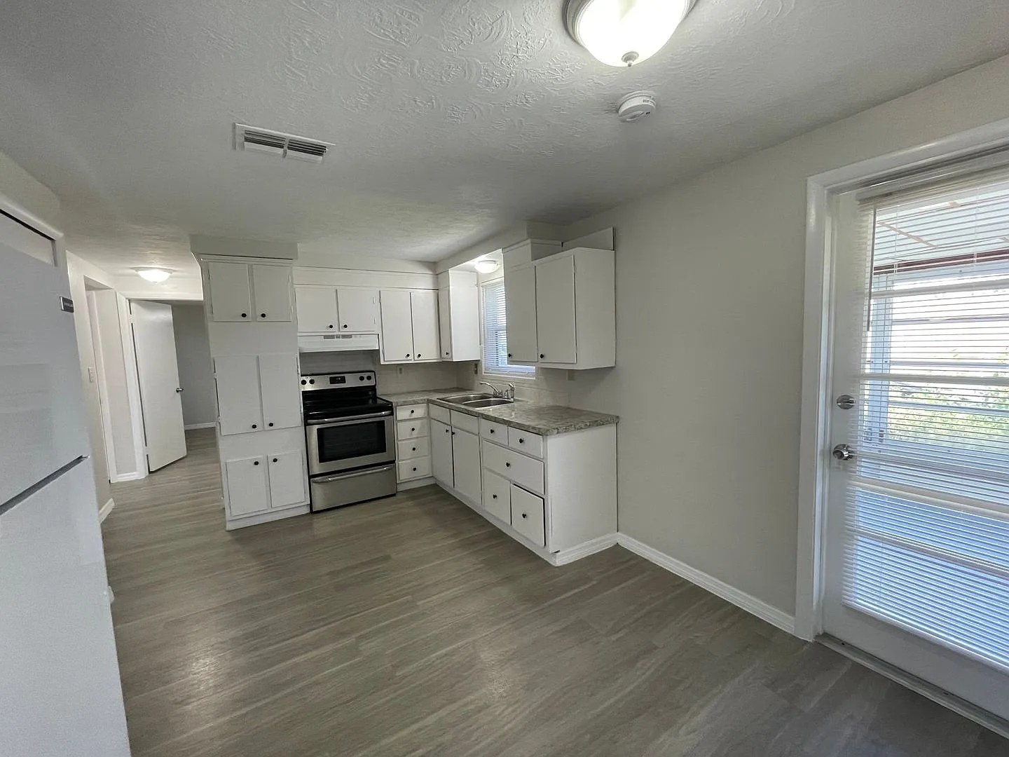 2 Bed/1 Bath Single-Family Home-- Available Now! — Photo 3
