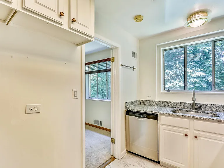 10412 Montrose Ave #202 — Photo 16