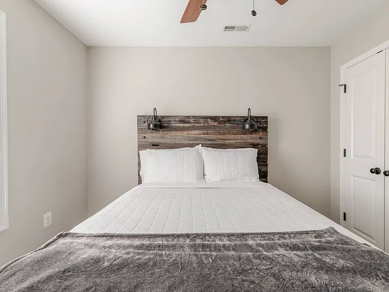 301 Rollason Dr — Photo 36