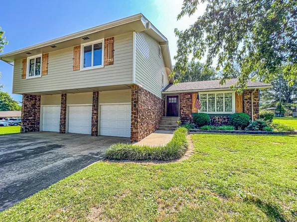 3040 Majestic Dr, Independence, KS 67301
