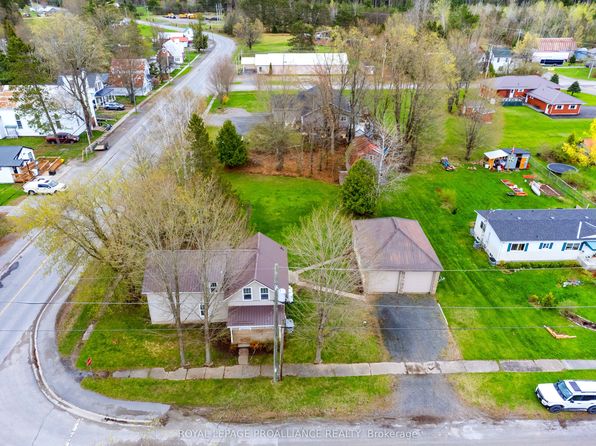 6 Clement St, Addington Highlands, ON K0H 1P0