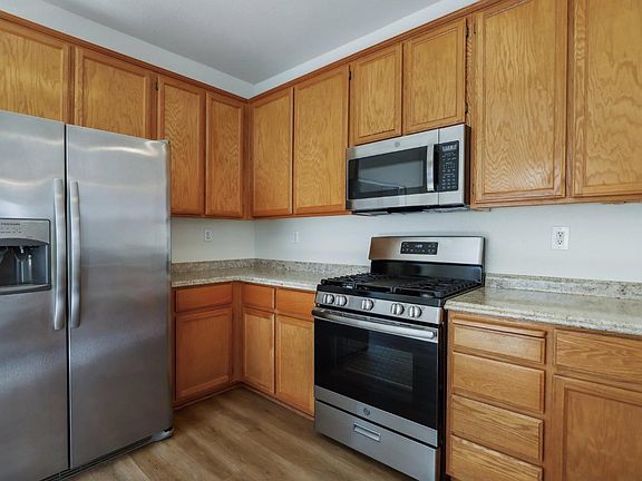 4th image of 733 Oakhill Way