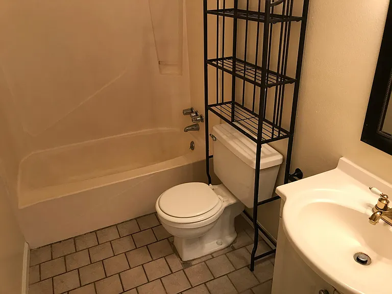 807 Bremen Ave — Photo 8