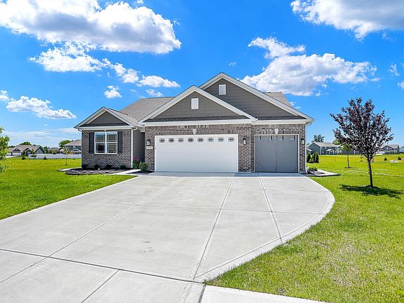 3rd image of 7755 Rolling Green Dr
