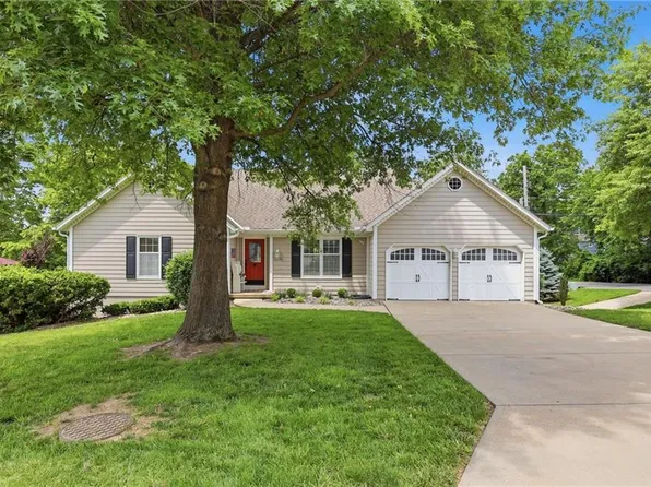 6626 Oak Ridge Dr, Shawnee, KS 66217