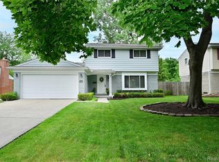 29981 Rock Creek Dr, Southfield, MI 48076
