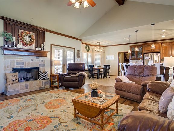 4th image of 725 Farm Road 211