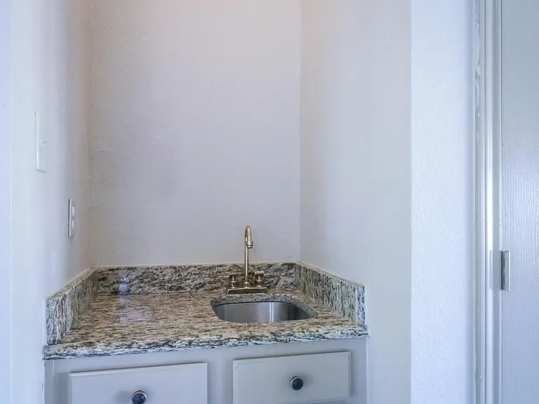 2108 Riverplace Dr — Photo 17