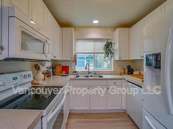 5th image of 6001 NE 33rd Cir