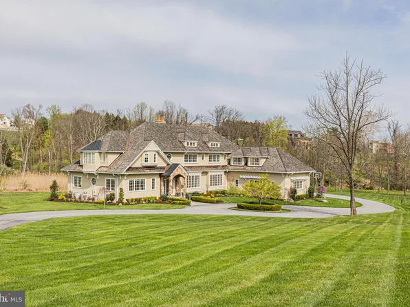 5 Winter Meadow Ln, Malvern, PA 19355