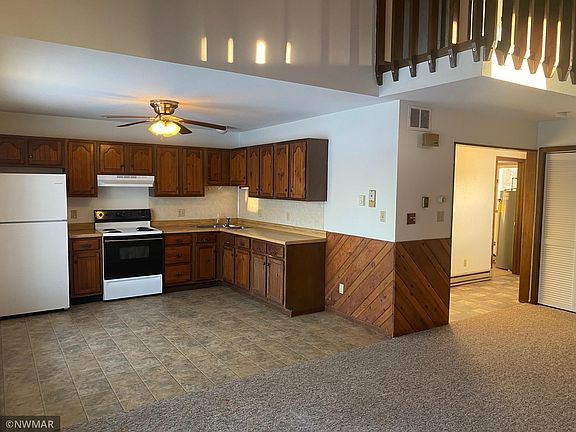 4th image of 155 D Elm Dr