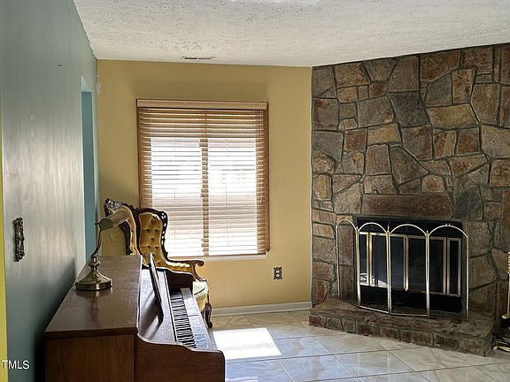 4th image of 5001 Tyne Dr