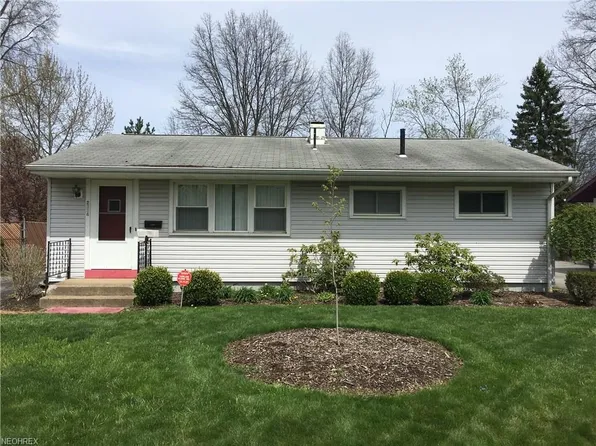 2356 Stewart Dr NW, Warren, OH 44485