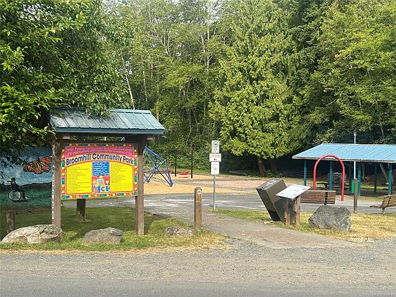 4th image of 6868 Beaton Rd