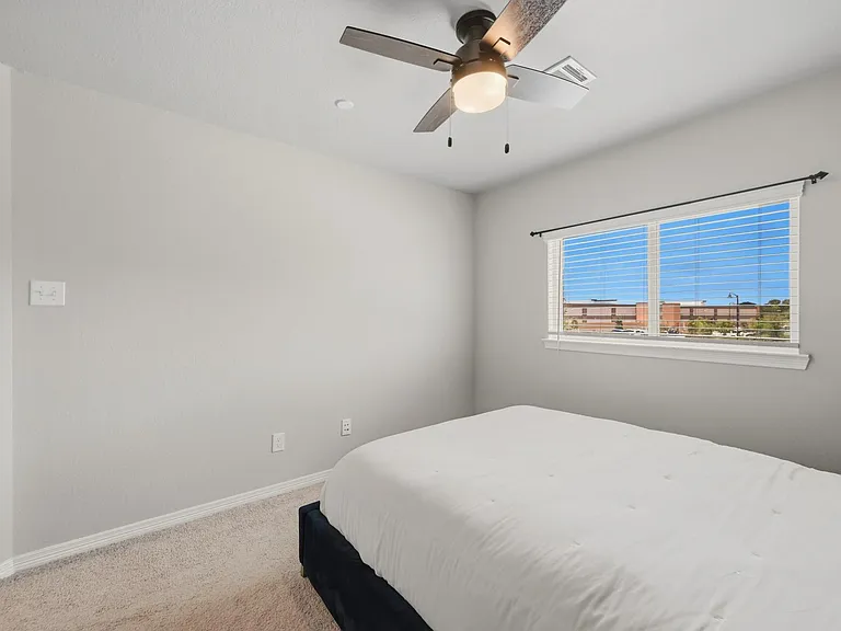 8050 Scanlan Trce — Photo 35