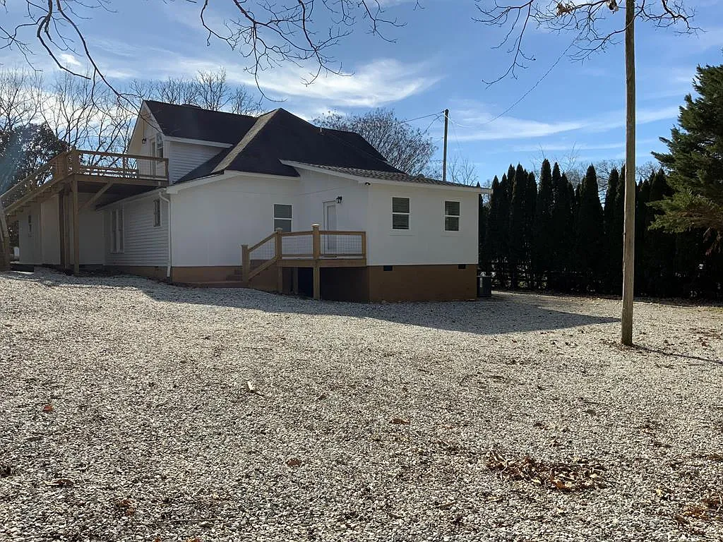 Building Photo - 789 E Main St #E