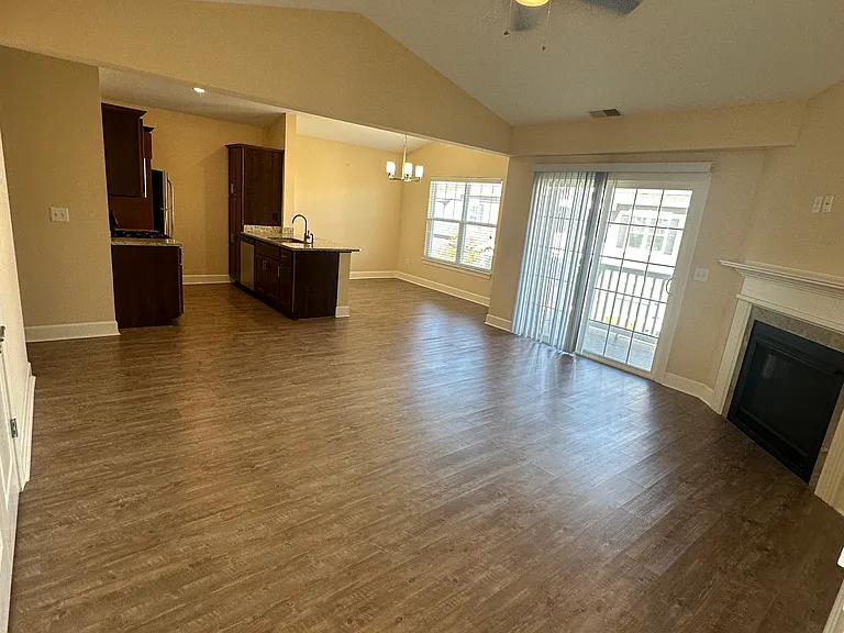 Dockside Village Apartments — Photo 105