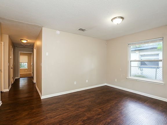 5th image of 3747 Peachtree St