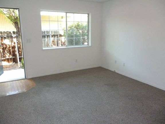 3rd image of 421 C St APT 202