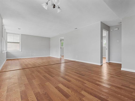 5th image of 8419 Chalons Ct