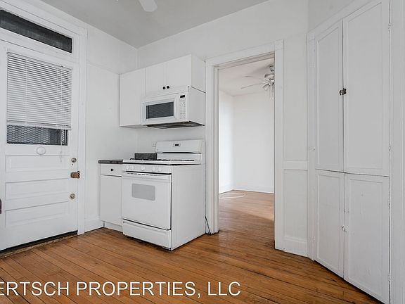 3rd image of 4350 N Winchester Ave APT 1E