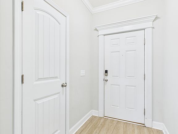 5th image of 341 Alcott Cir