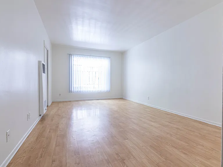 Gayley Manor Apartments — Photo 29