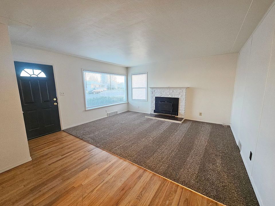 1st image of 834 S Evergreen Dr