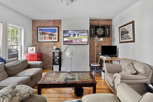 281 W 5th St Photo 1
