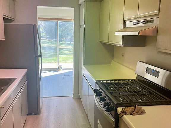 3rd image of 298 Sheffield Dr